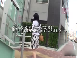 [中文]在客滿巴士上因為看到女人沒穿奶罩而勃起，結果少妻竟然幫對方吹簫還吞精